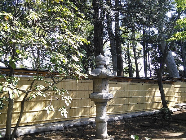 建仁寺垣の修復～2千数百本の竹を使用しています